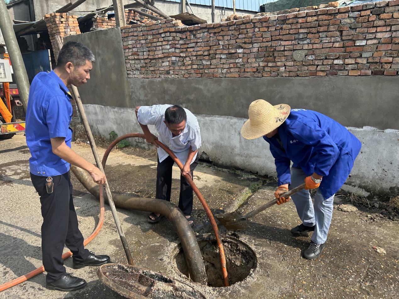 清理沉淀池大侠”出击!让您的池水重现青春活力,告别“岁月沉淀”的尴尬